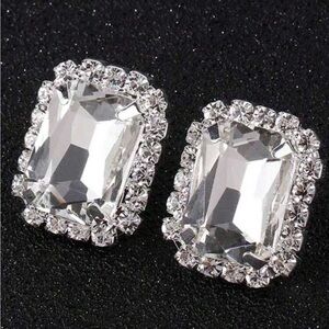 NWOT - Rhinestone Clip on earrings